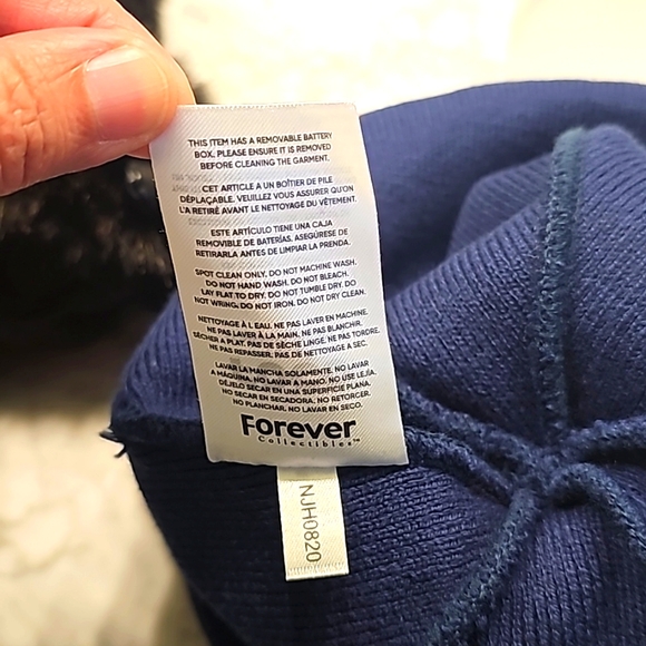 NWOT SEATTLE SEAHAWKS RINESTONE SNOWFLAKE UNISEX POM BLINKING BEANIE IN BLUE - Picture 7 of 11